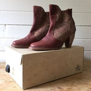 NEW NWB Anthropologie J Shoes Floral Calico Bloomcore Cottagecore Ankle Boot 10